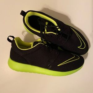 Nike Black/Bright Highlighter Yellow Roshe